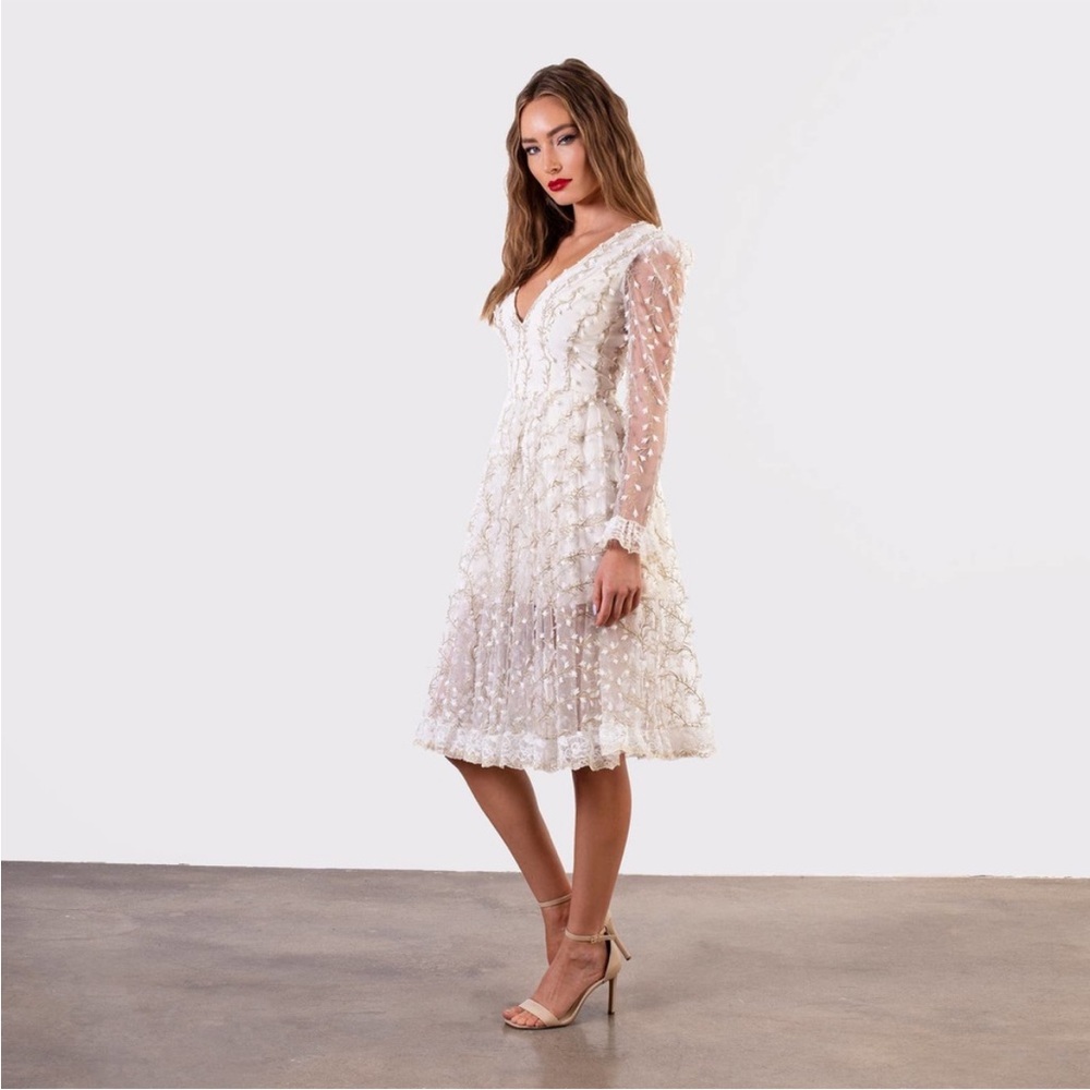 HELSI NEW Ella Embroidered Long Sleeve Deep V-Neck Midi Dress size large